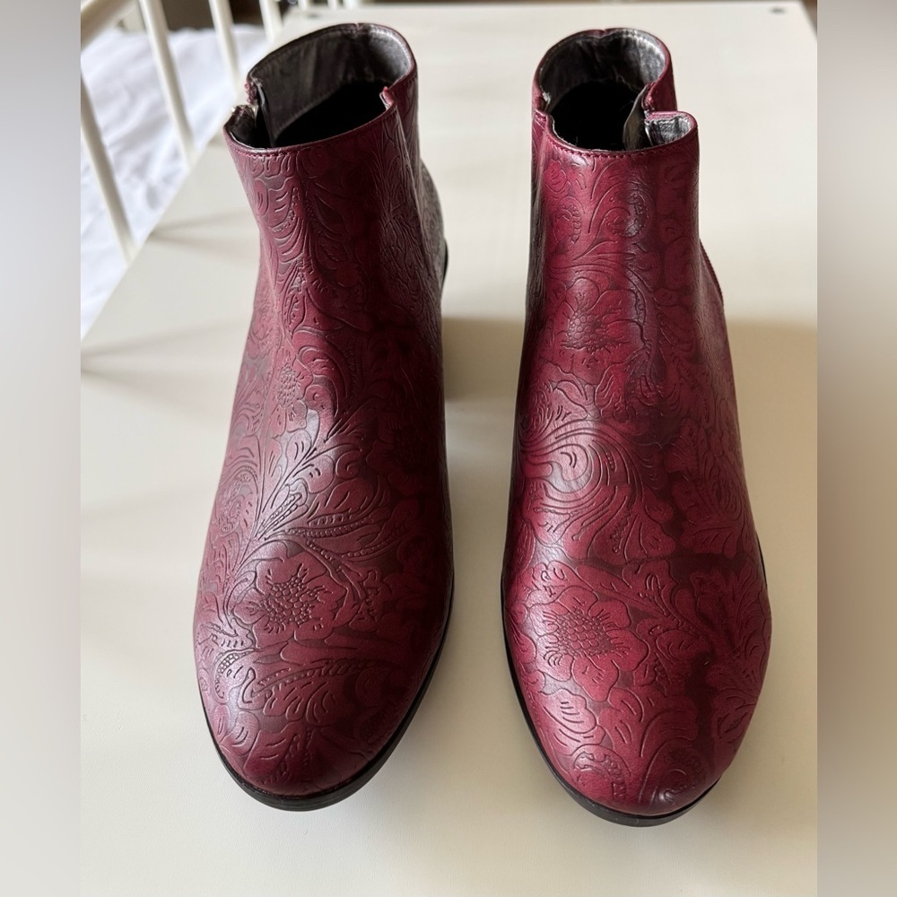 Very Volatile LA Booties womens